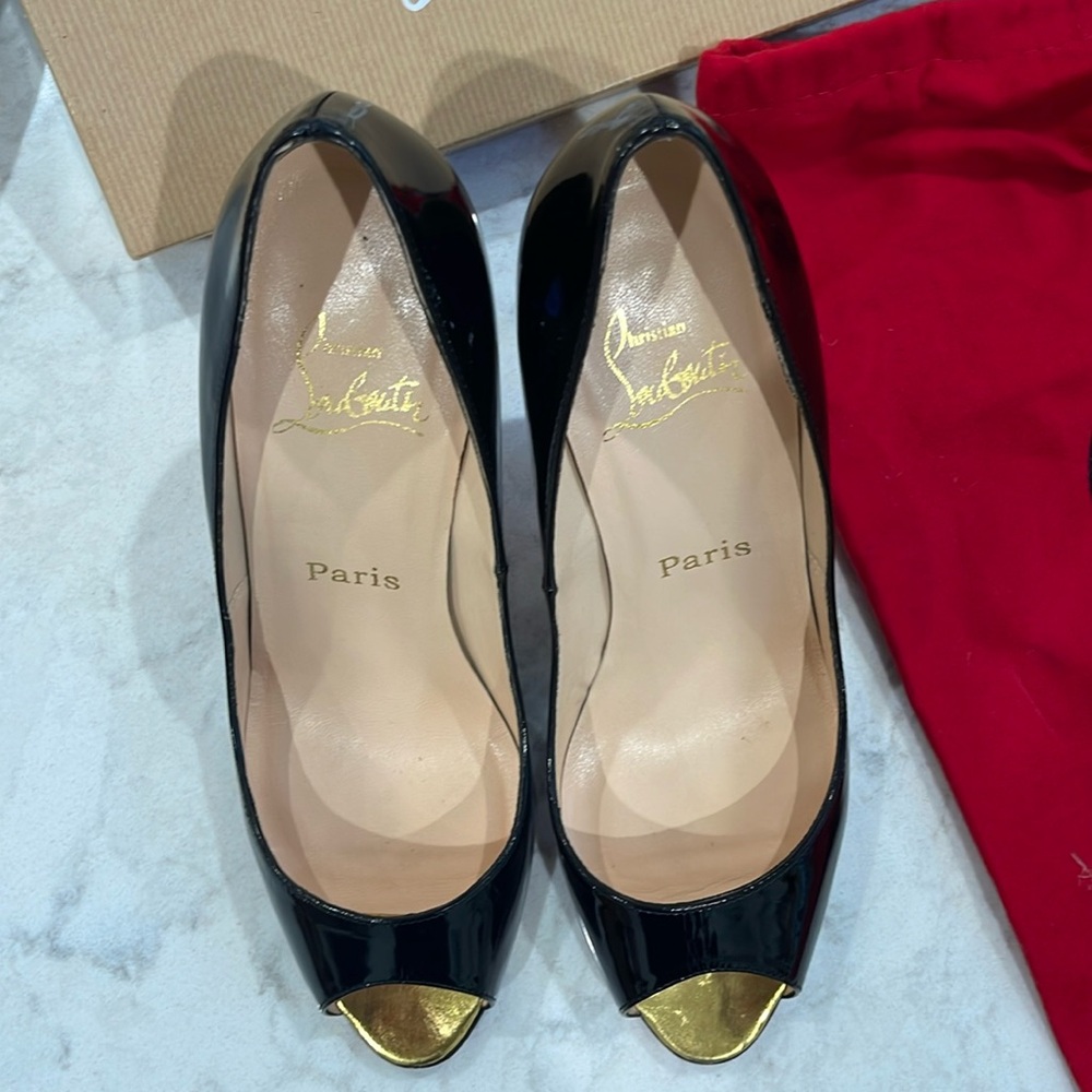 Christian Louboutin Patent Gold Toe YoYo Pump (85mm) - size 38